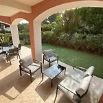 Super 80m De La De Plain Pied Avec 50m2 Exterieur アパート Saint-Raphaël